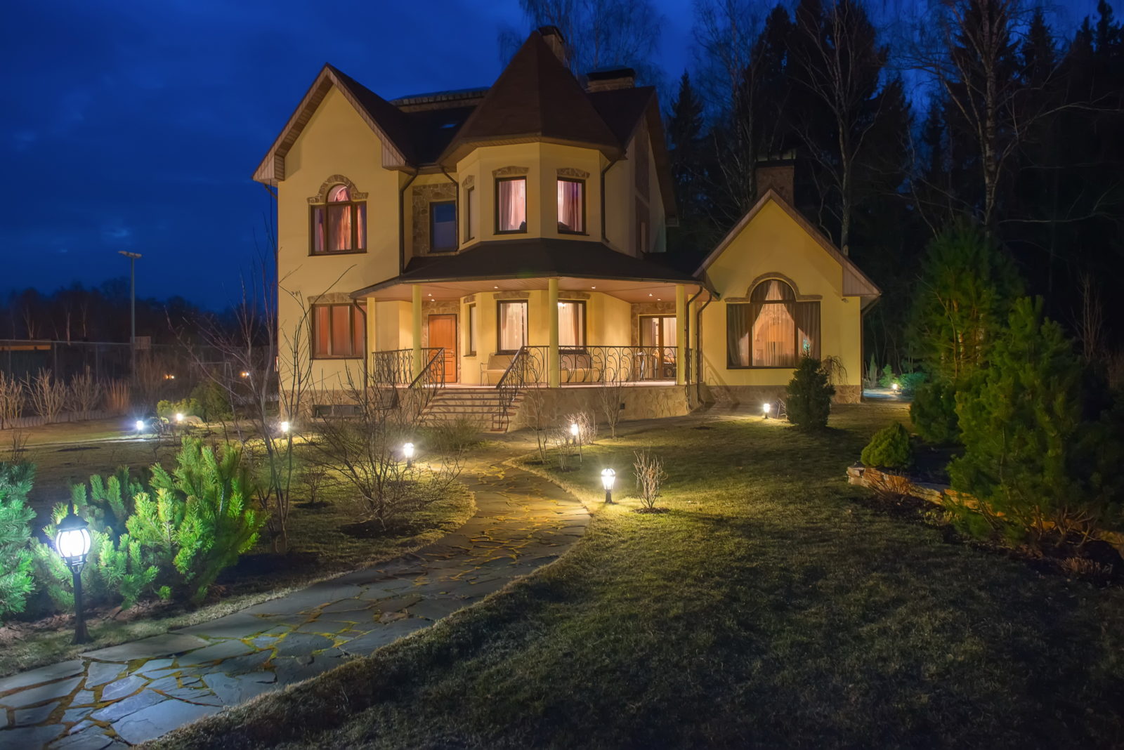 4 Key Benefits of Outdoor Lighting Installation